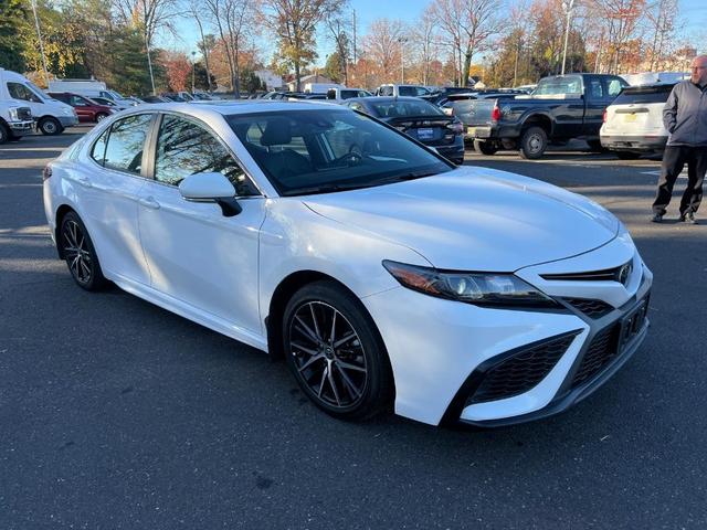 2022 toyota camry se