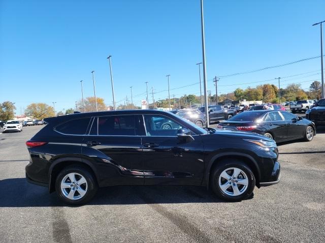 2021 toyota highlander le