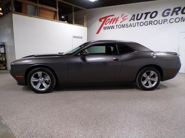 2017 dodge challenger sxt
