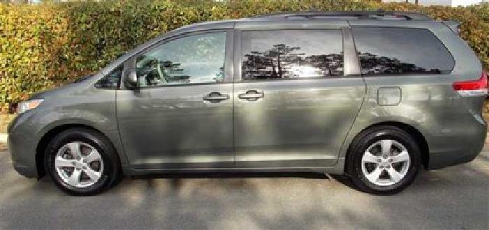 2011 toyota sienna le in richmond, va