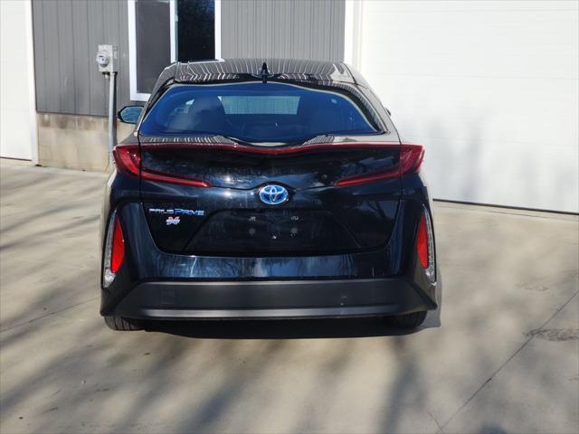 2021 toyota prius le
