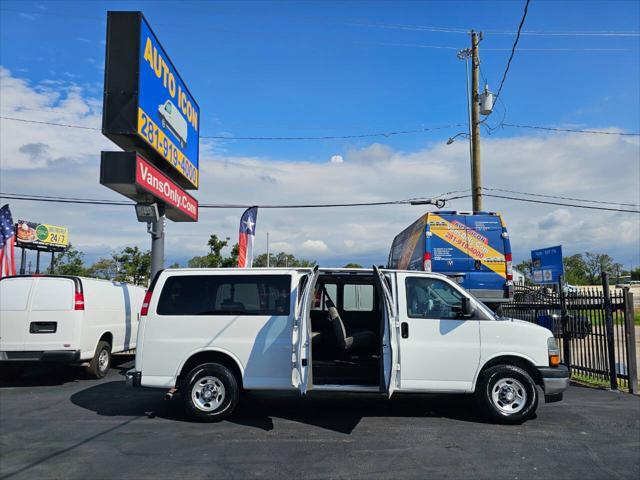 2017 chevrolet express 3500 lt