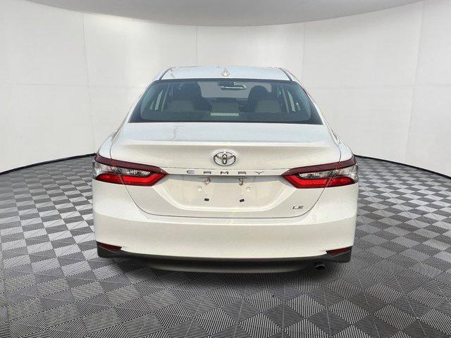 2022 toyota camry le