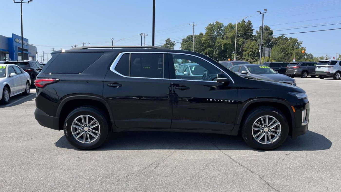 2023 chevrolet traverse lt leather