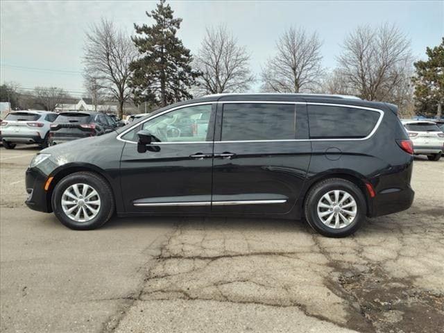 2018 chrysler pacifica touring l plus in farmington, michigan