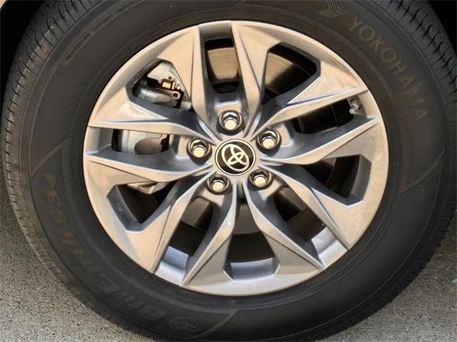 2023 toyota sienna xle 8 passenger