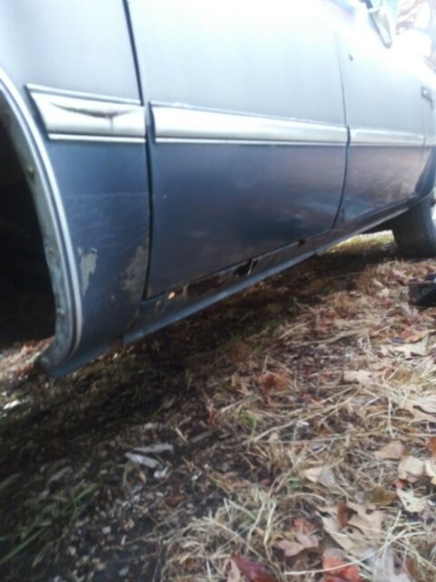 1983 gmc suburban automatic 12 ton rear wheel drive