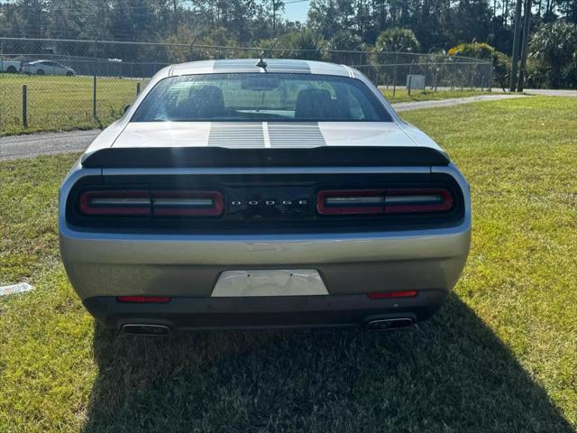 2017 dodge challenger sxt