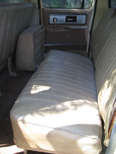 suburban 3/4 ton 4 speed standard transmission 4 wheel drive with locking hubs