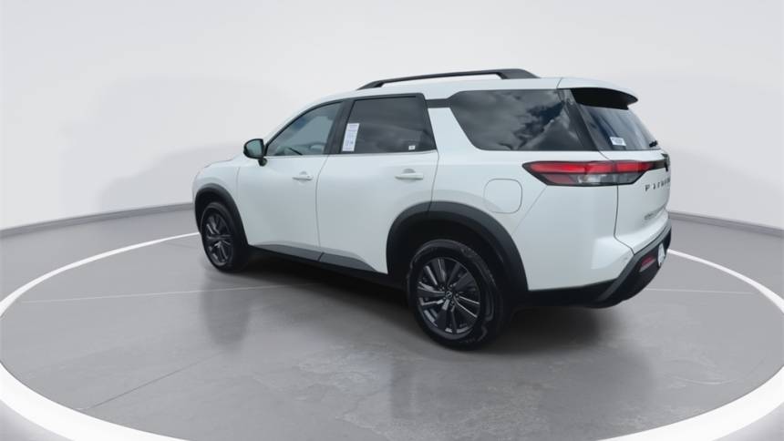 2023 nissan pathfinder sv