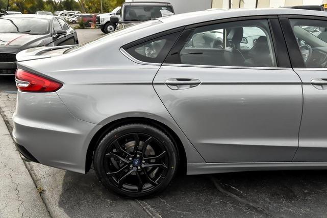 2020 ford fusion se
