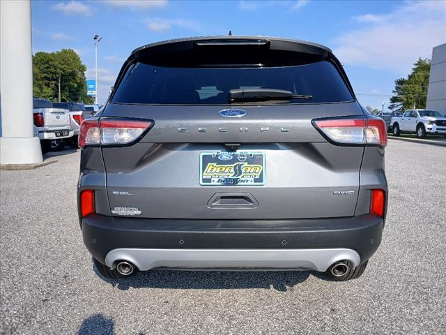2022 ford escape sel