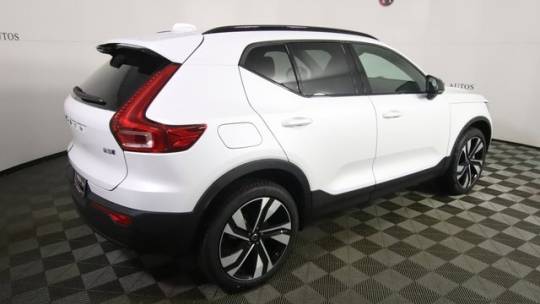 2024 Volvo XC40
