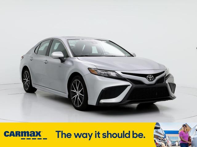 2022 toyota camry se