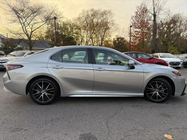2022 toyota camry se