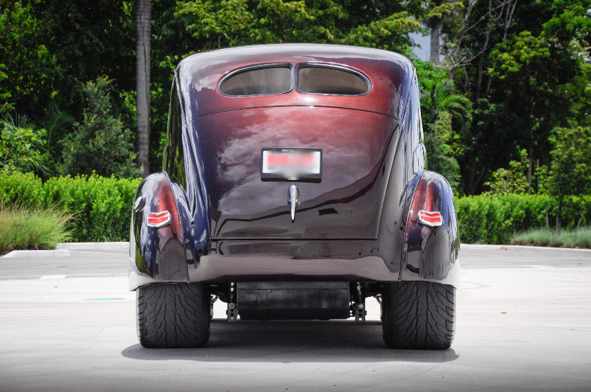 1940 ford deluxe tudor 6-speed