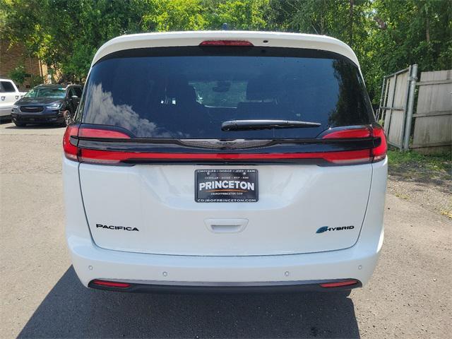 2024 chrysler pacifica hybrid select
