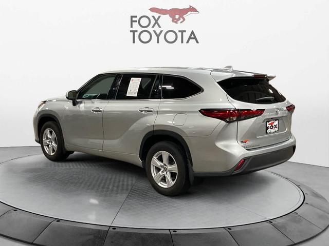 2021 toyota highlander le