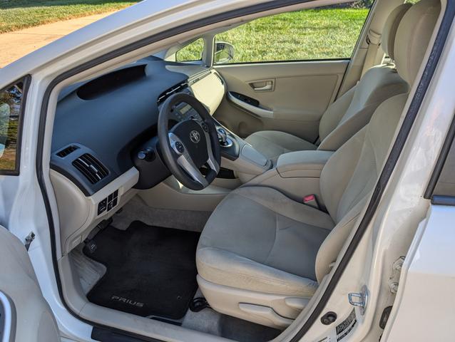2011 toyota prius iii