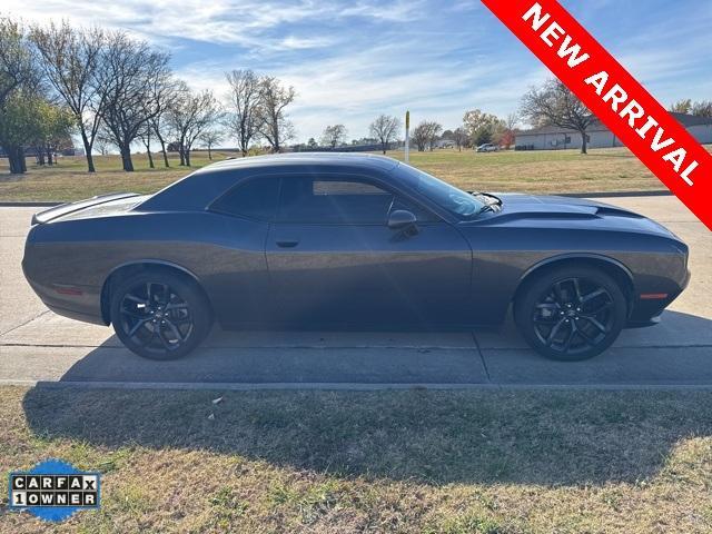 2022 dodge challenger sxt