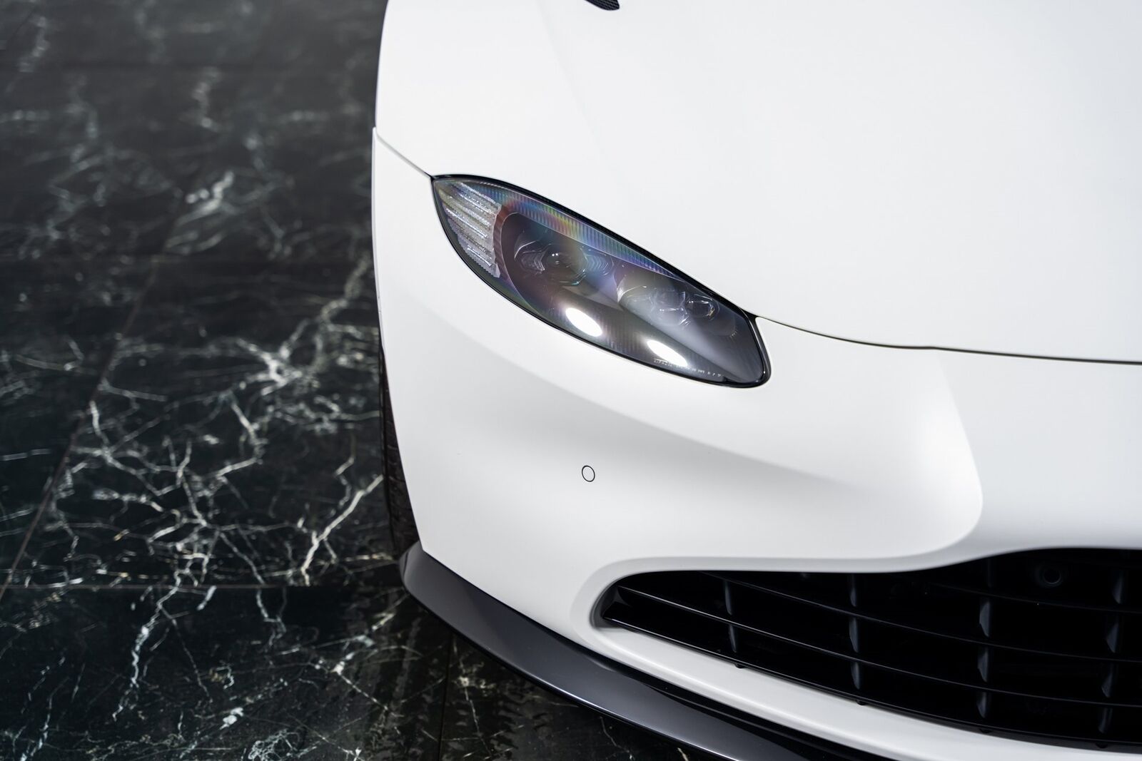 2022 aston martin vantage