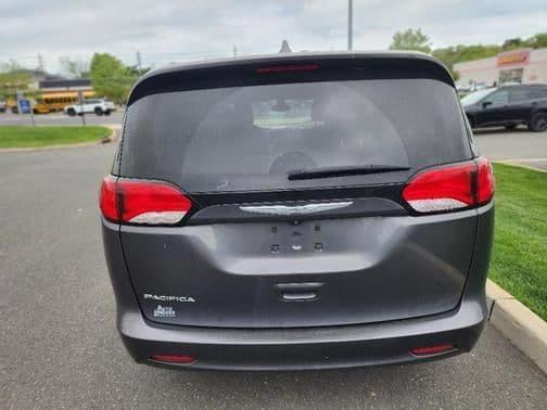 2017 chrysler pacifica touring in lakewood, new jersey