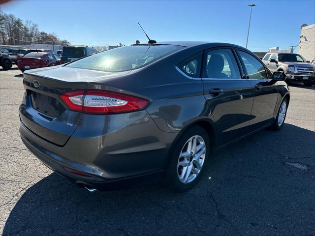 2016 ford fusion se