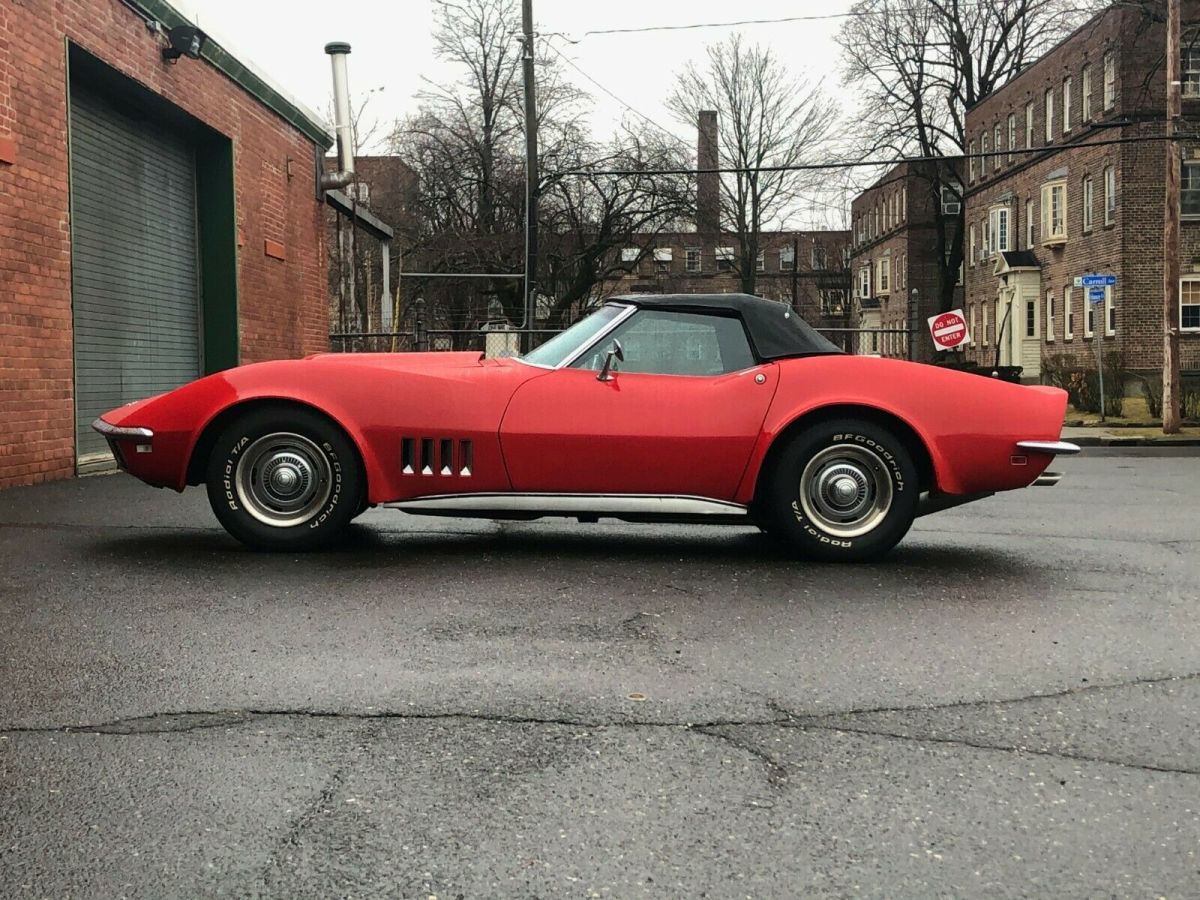 1968 chevrolet corvette roadster. non matching 327 v-8 four speed. great driver