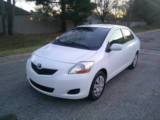 2010 toyota yaris base