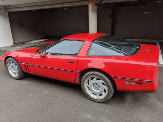 1984 chevrolet corvette c4 (great condition!!)