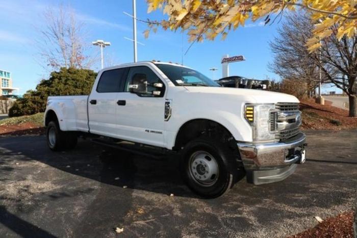 2018 ford f-350 super duty xlt 4x4 xlt 4dr crew cab 8 ft. lb drw pickup for sale in manchester, new hampshire