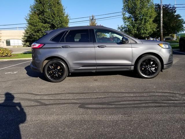 2022 ford edge se