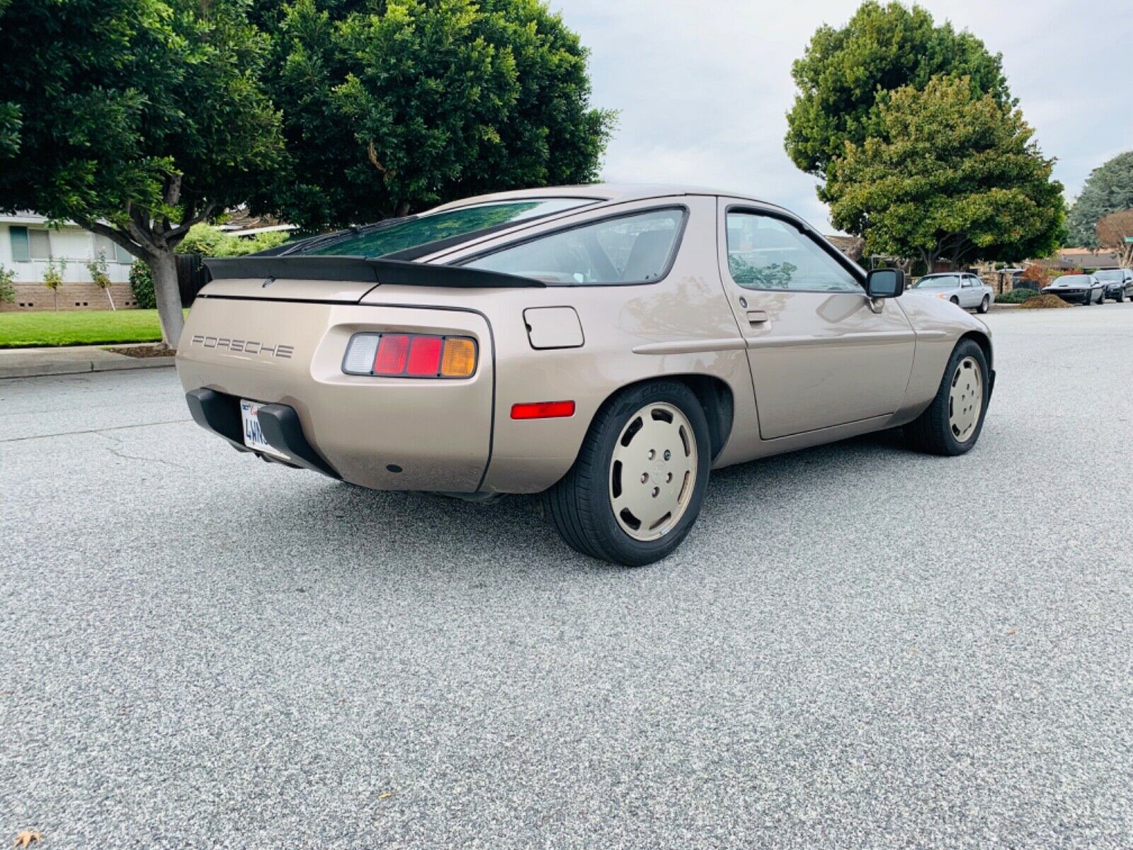 1984 porsche 928s - biege metallic - brown leather interior - original paint