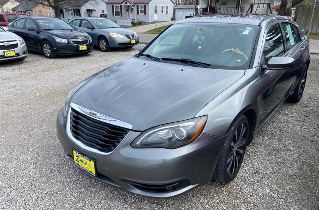 2011 chrysler 200 s