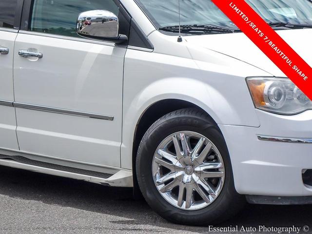 2008 chrysler town & country limited
