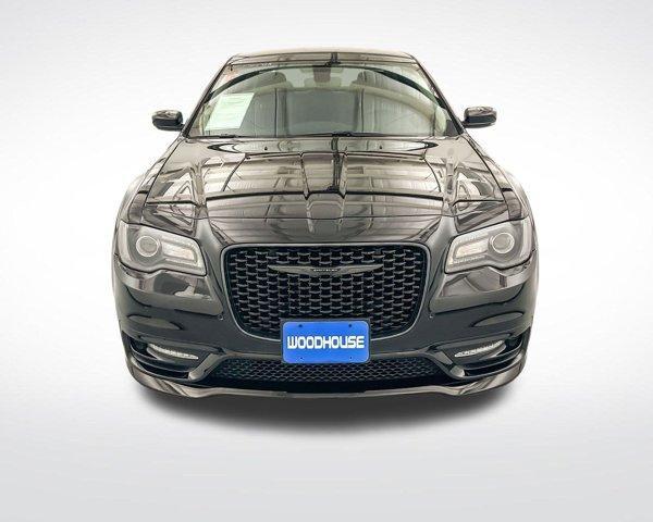 2023 chrysler 300 touring l