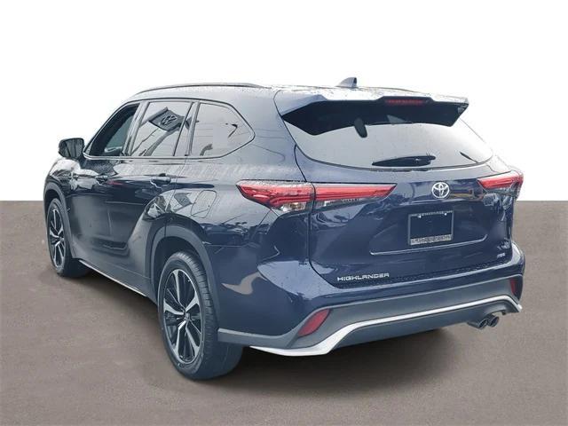 2022 toyota highlander xse