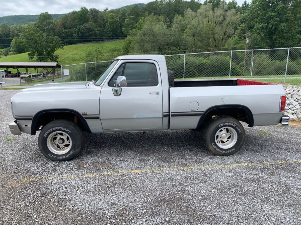 1992 dodge ram d150 4x4 shortbed v8 no reserve!!