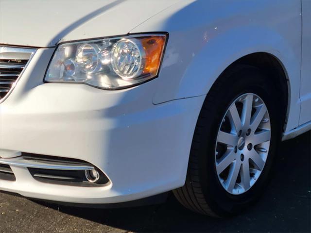 2016 chrysler town & country touring