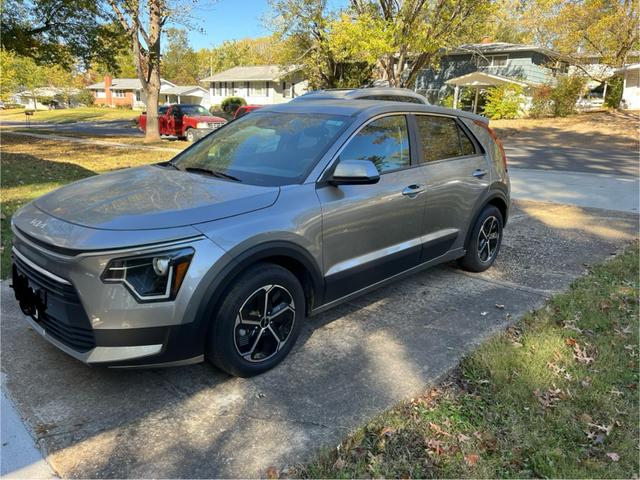 2023 kia niro lx