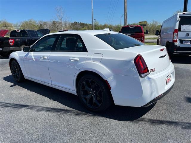 2022 chrysler 300 s