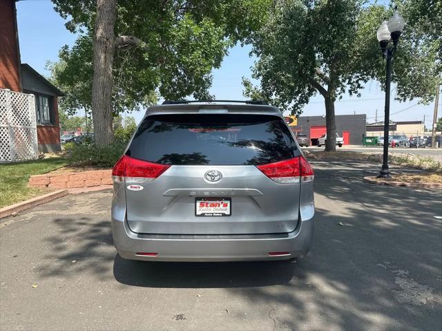 2011 toyota sienna le