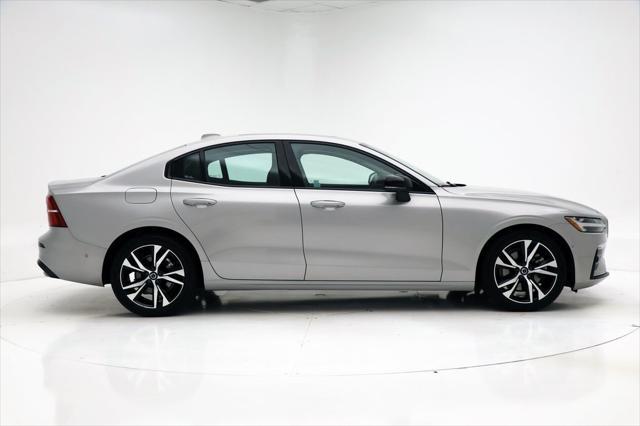 2024 volvo s60 plus dark theme