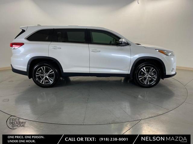 2019 toyota highlander le