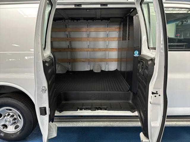 2022 chevrolet express 2500 rwd 2500 regular wheelbase wt