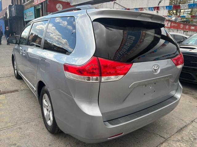 2014 toyota sienna le