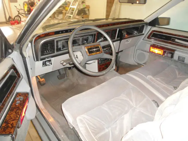 1980 ford thunderbird silver anniversary sedan 2-door 5.0l