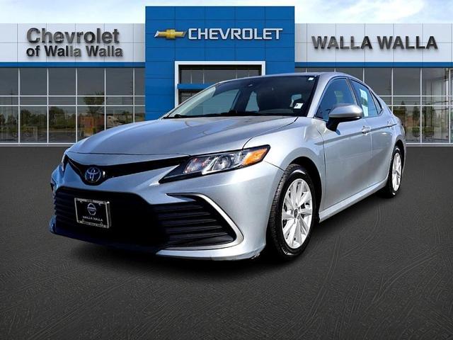 2022 toyota camry le