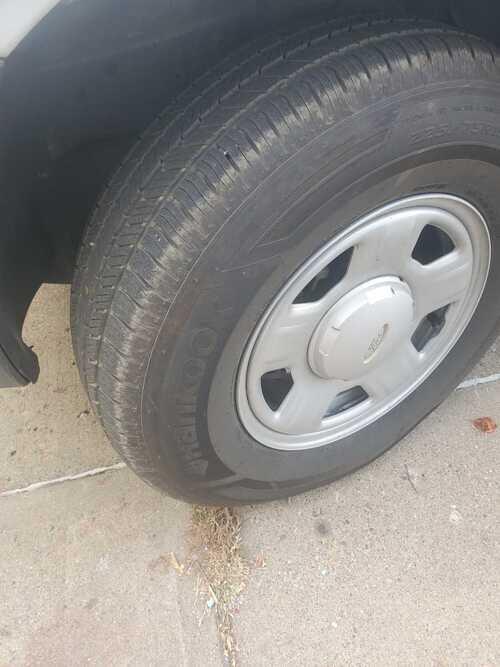 2005 ford escape 2wd base modelgood reliable vehicle. brand new all season tires o