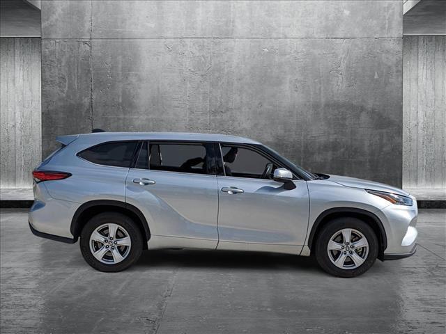 2022 toyota highlander le